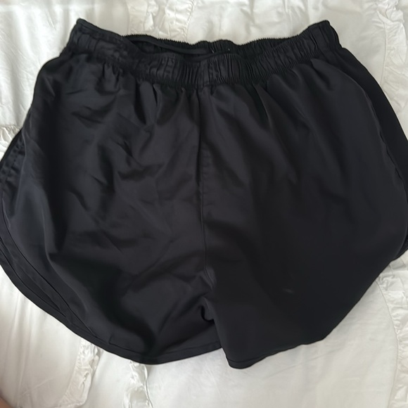 nike shorts size medium - Picture 2 of 3